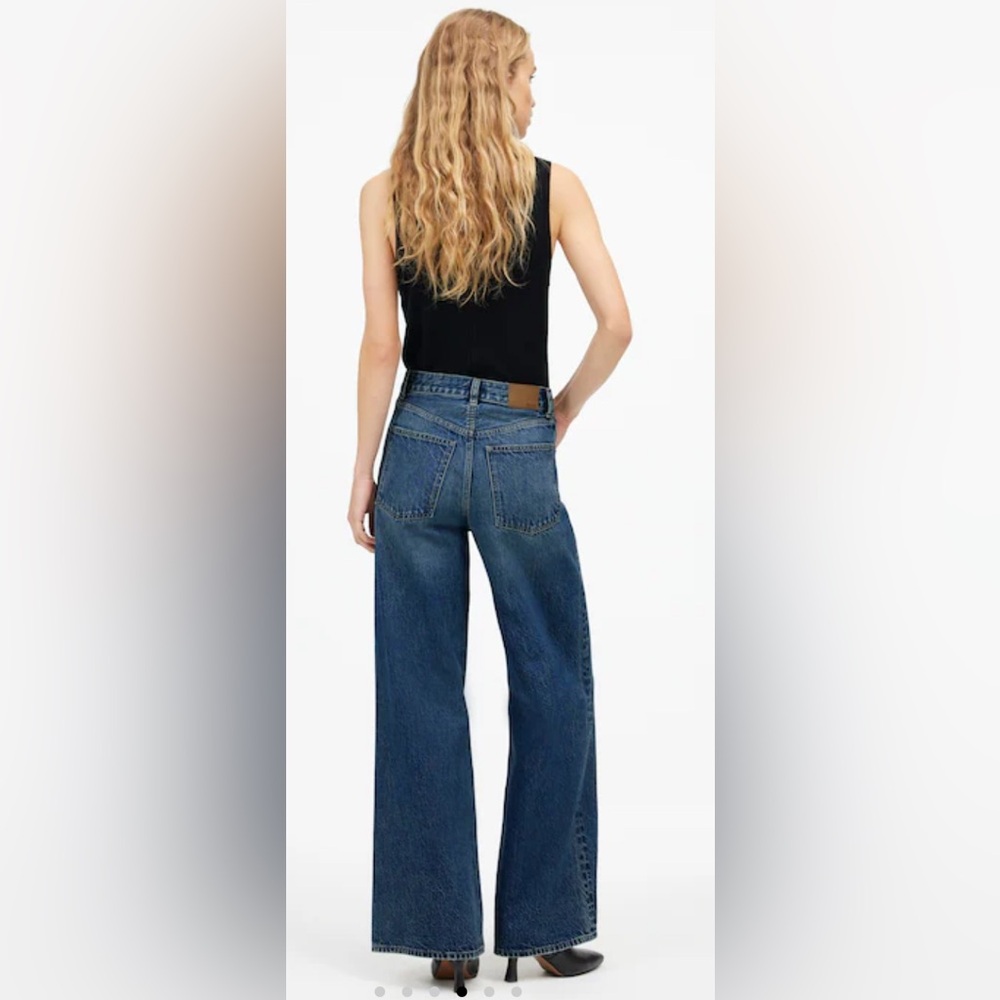 Madewell Superwide-Leg Jeans
Concho Wash Color Size 28
NWT - Picture 3 of 15